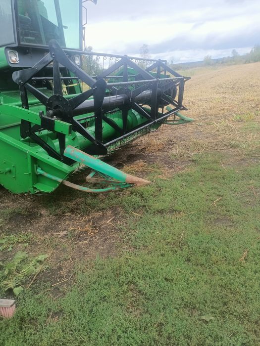 Продаю комбайн Джон дір  1042.  John Deer