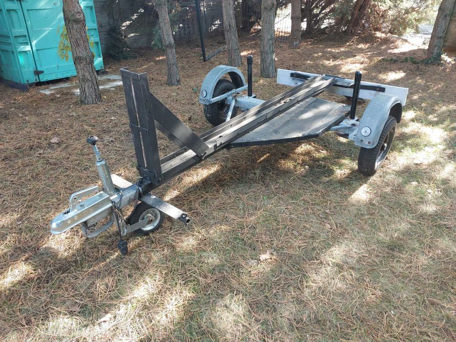Przyczepa do transportu motoru .