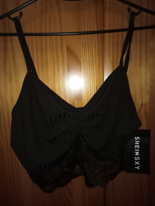 top preto com renda, tamanho M