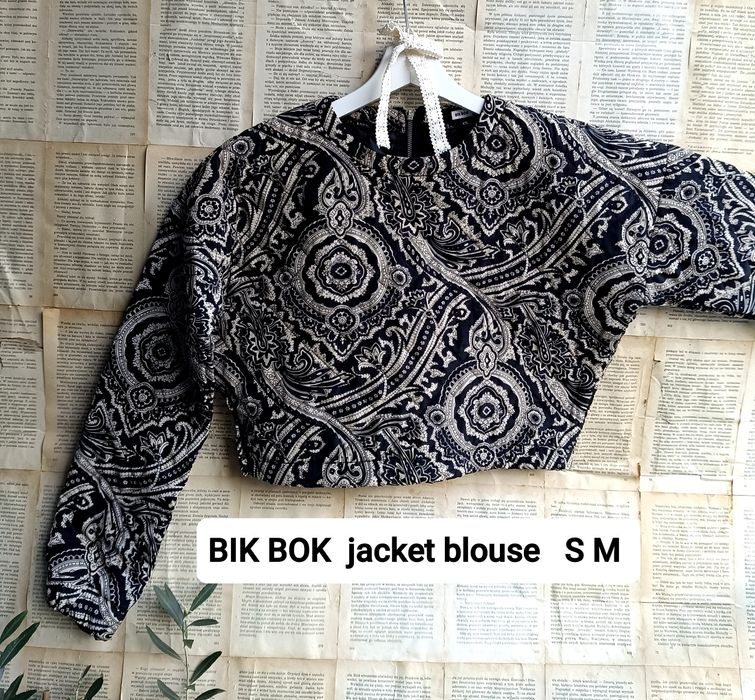 BIK BOK Biust 53,5x2 S M Y2K crop top lekka kurtka/bluza bomberka