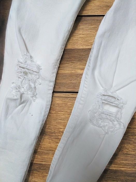 Bershka Białe Spodnie Jeansy Rurki Slim Dziury Przetarcia Boho Retro S