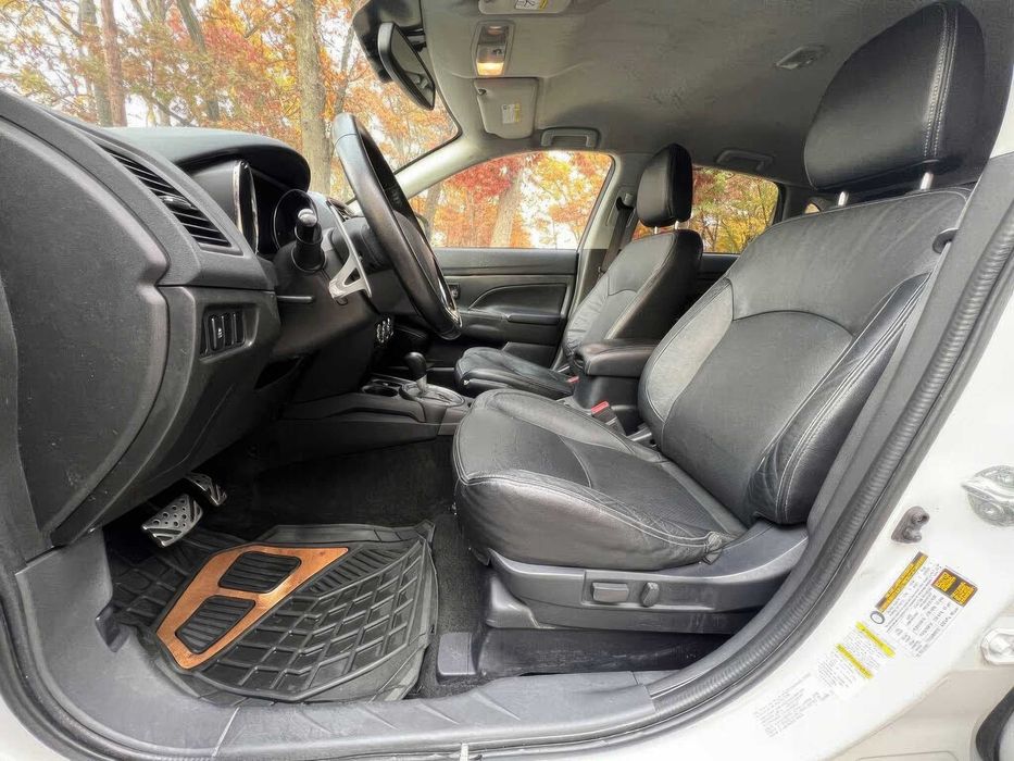 Mitsubishi Outlander Sport      2017