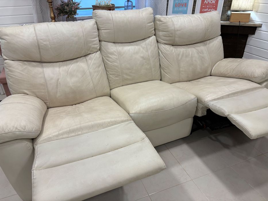 Sofá em pele e bom estado.