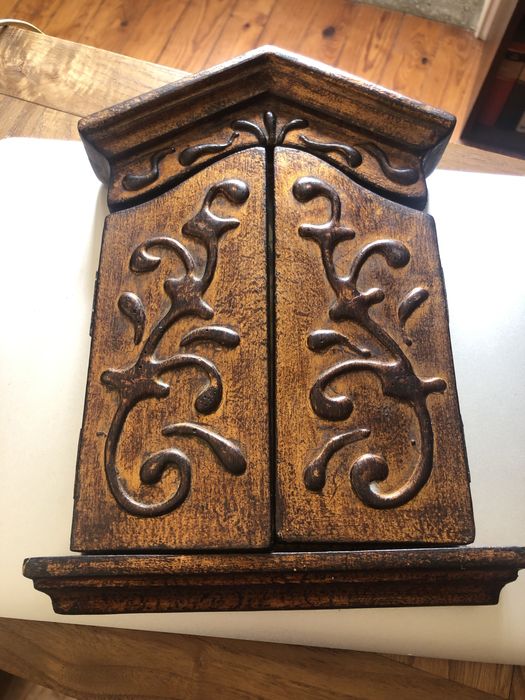 Retábulo religioso dobrável ou tríptico devocional