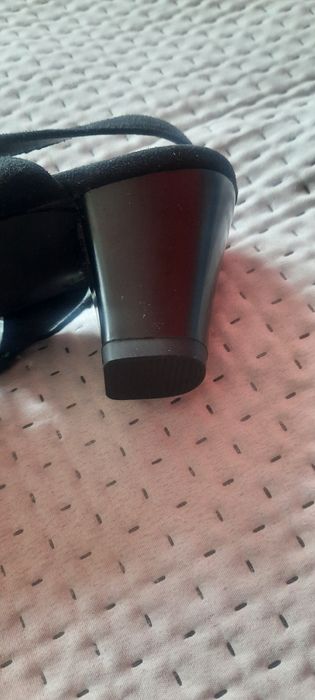 Sandały eleganckie na obcasie