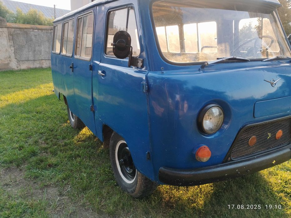 Автомобіль УАЗ 452Д