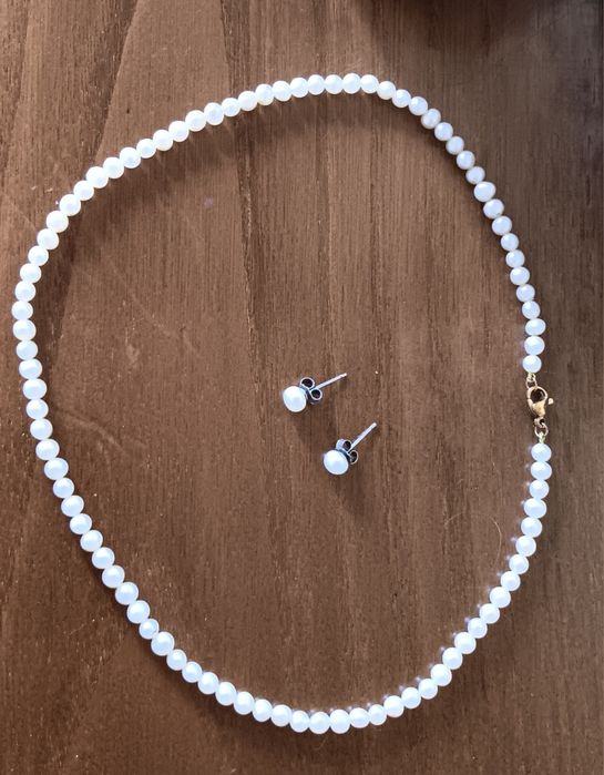 Conjunto  colar e brincos   em perolas de água doce (noivas )