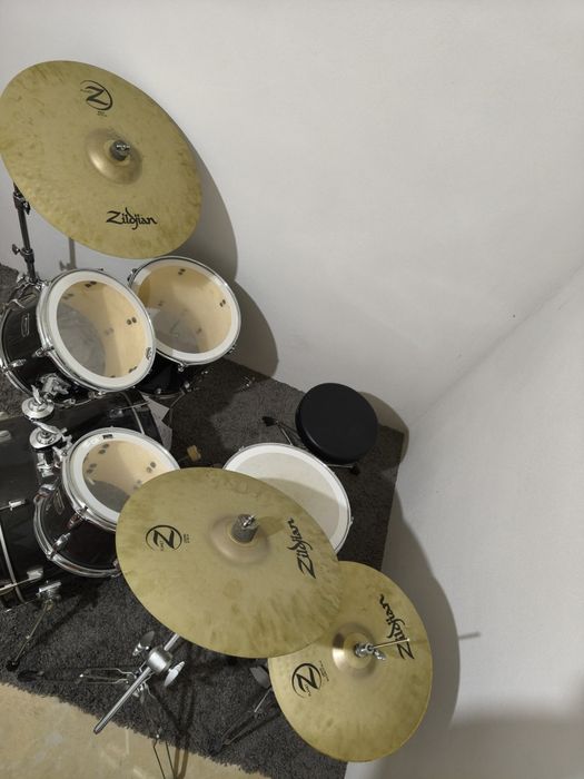 Bateria Yamaha com pratos Zildjian