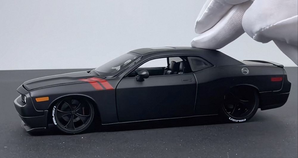 Dodge Challenger acende as luzes miniatura para coleccionadores