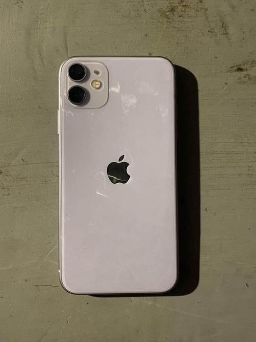 Продам айфон 11..