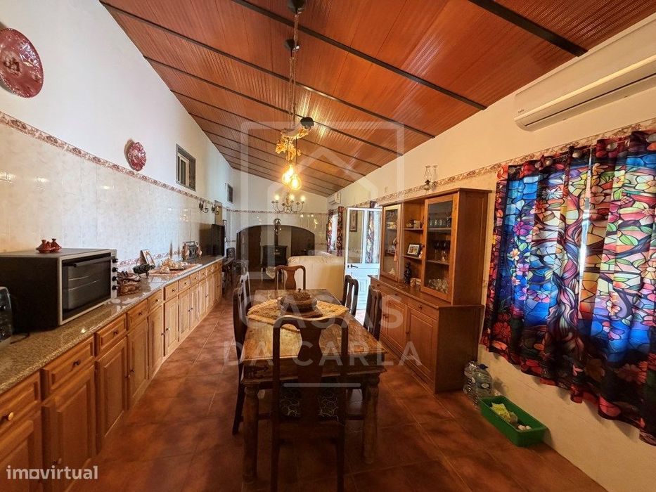 Propriedade T3 com Anexo T1+1 completamente renovada e jardim com 1...