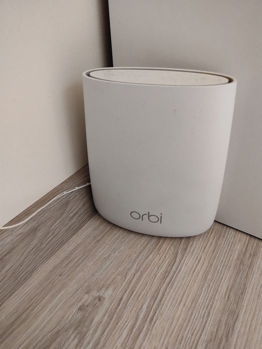 Router LTE Netgear LBR20 + satelita RBS20