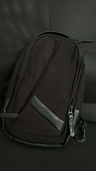 Czarna Saszetka Sling Bag Torba przez ramię Crossbody Minimalistyczna
