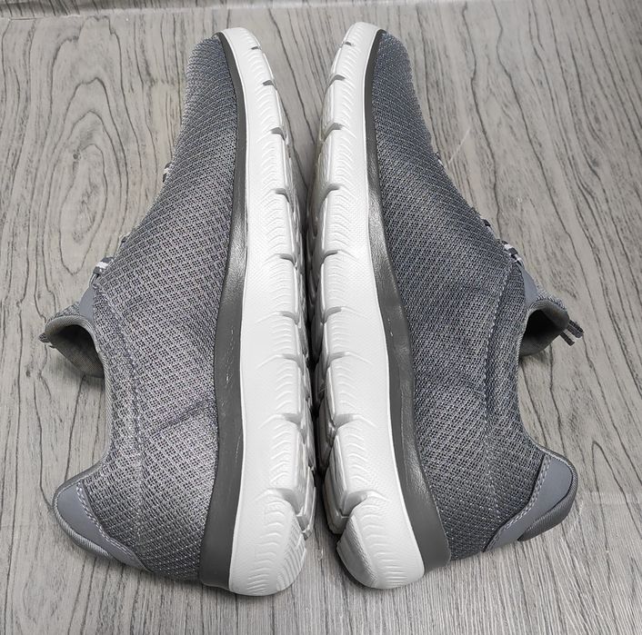 44,5 Skechers оригінальні чоловічі кросовки