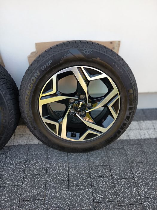 Sprzedam prawie nowe koła Kia sportage V zimowe 215/65/R17