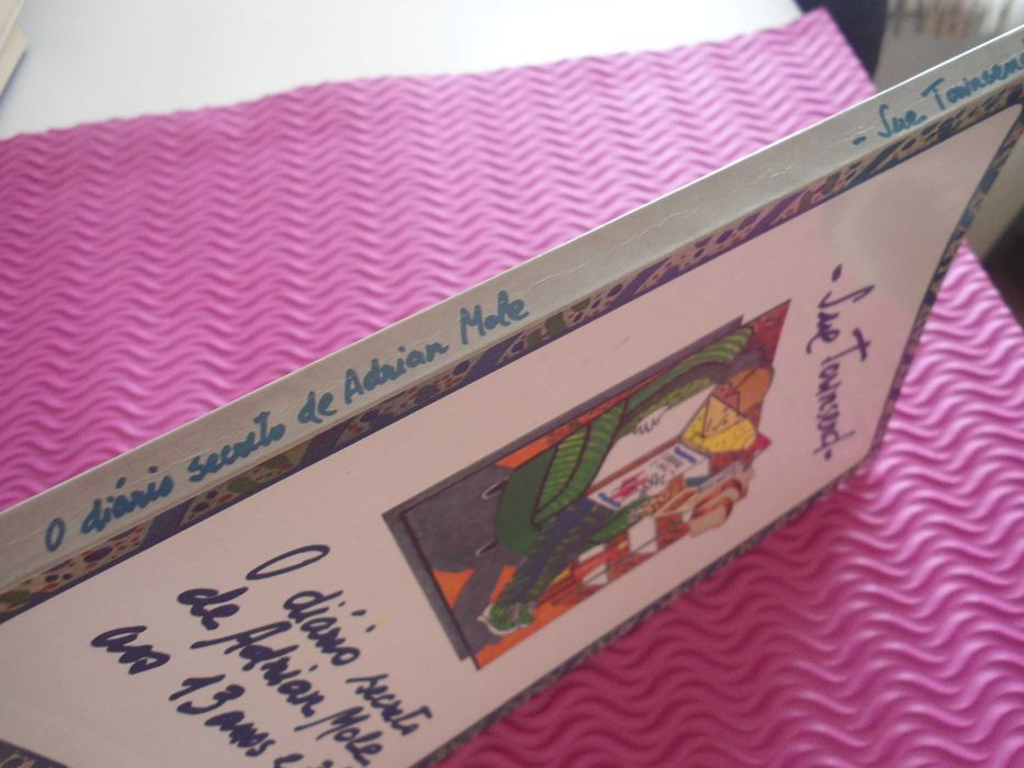O Diário Secreto de Adrian Mole aos 13 anos e 3/4 de Sue Townsend