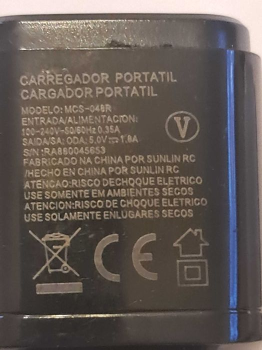 Carregadores Huawei e LG para telemóvel