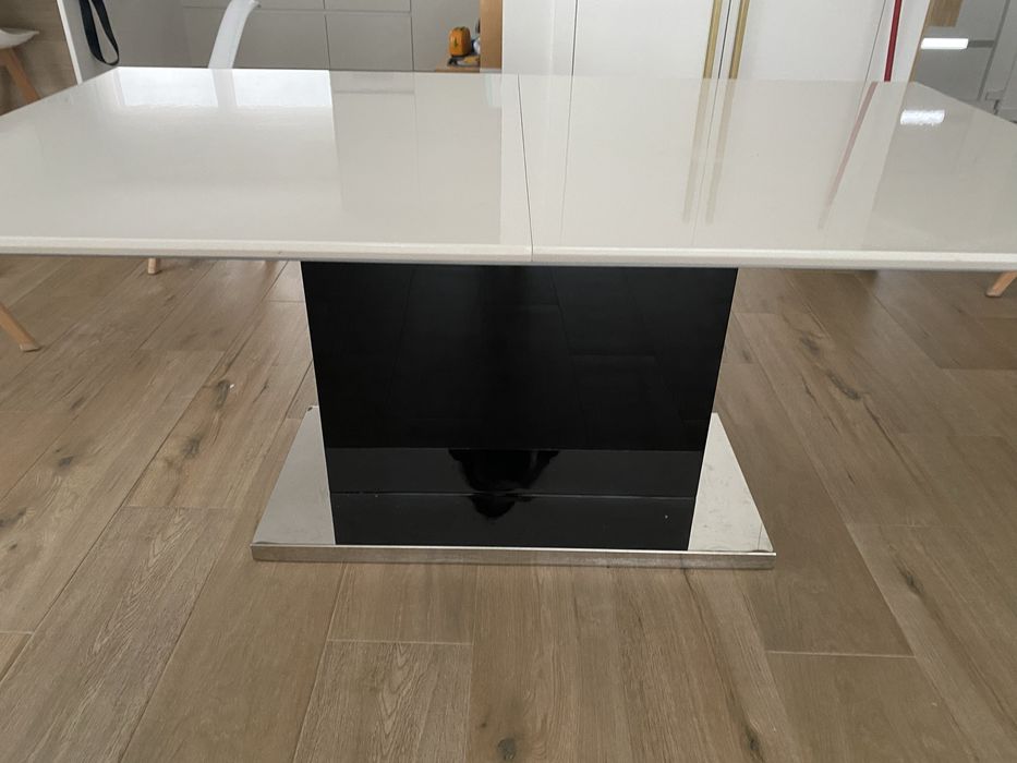 Mesa extensivel lacada