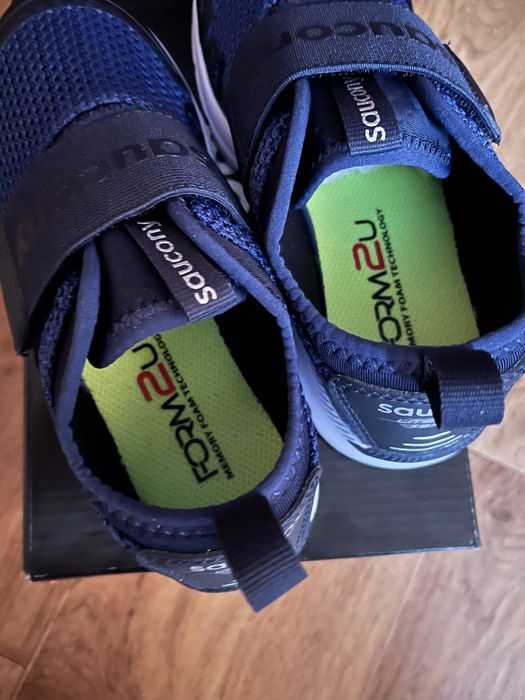 Продам кросівки.Saucony.Розмір 33 Темно синього кольору.