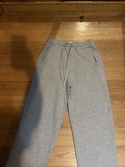 Calça de farto de treino larga básica P&B