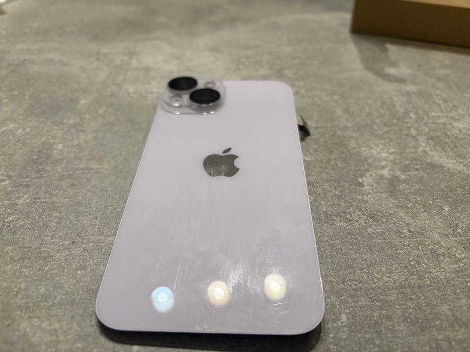 Tylna klapka iphone 14 oryginalna demontaz