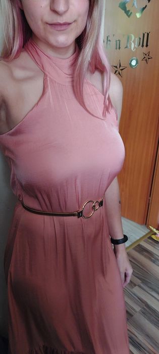 Sukienka brzoskwiniowa zwiewna S