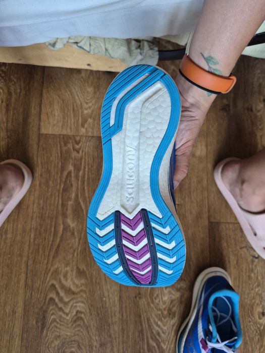 Бігові кросівки saucony Endorphin Pro 2