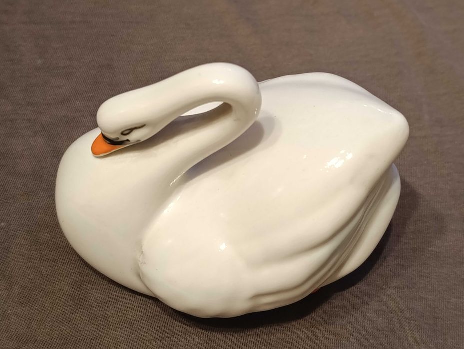 piękna porcelanowa figurka łabędzia - PRL