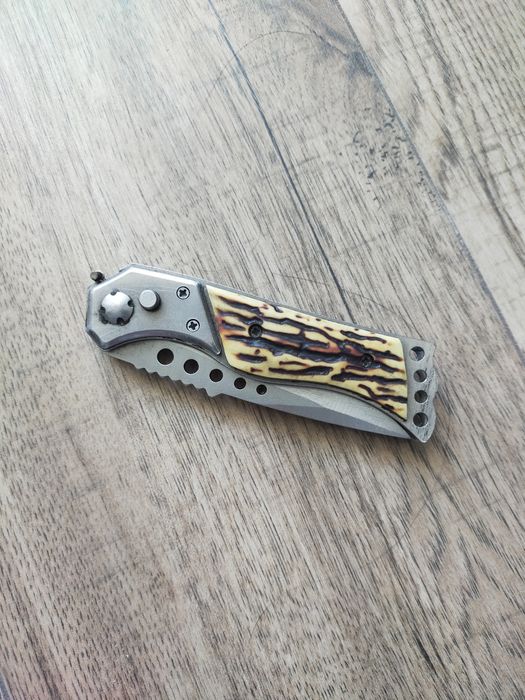 Nóż sprężynowy, składany