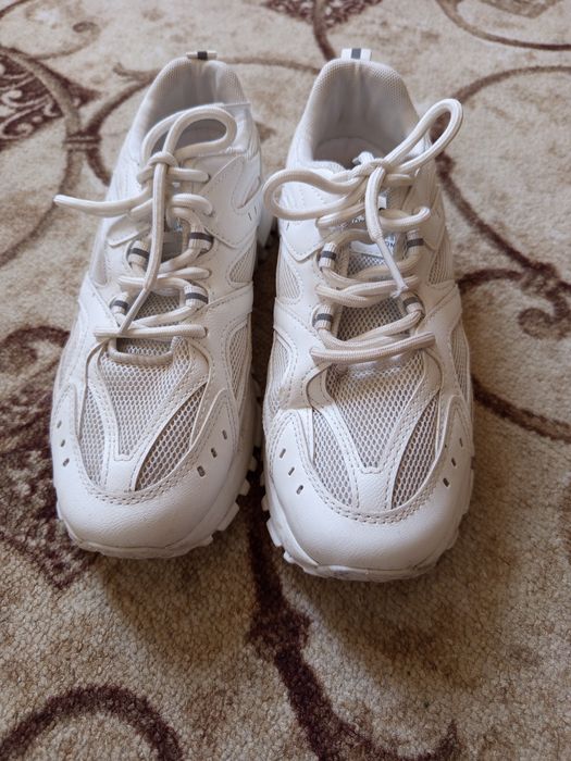 Білі кросівки р.38