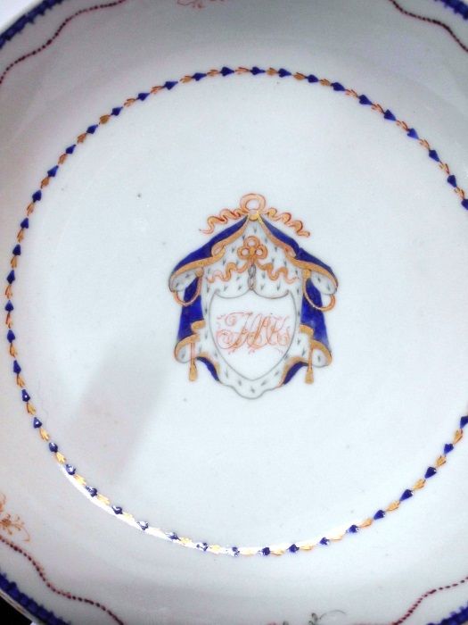 Companhia das Indias - antigo conjunto de Chavena e taça com Brasão