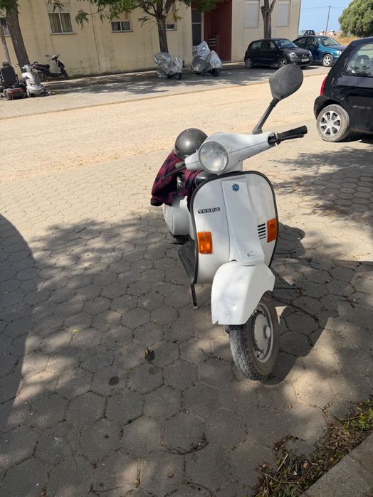 Mota vespa branca