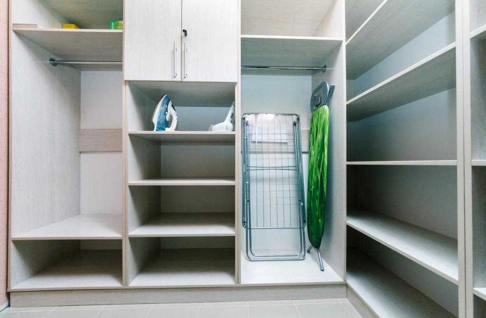 Стильна квартира. При відключенні світла - ліфти працюють, вода є.