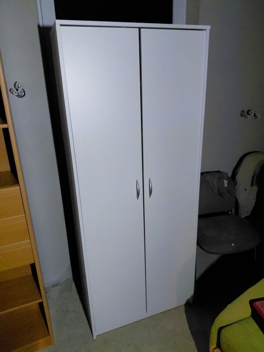 Biała szafa dwudrzwiowa, transport.