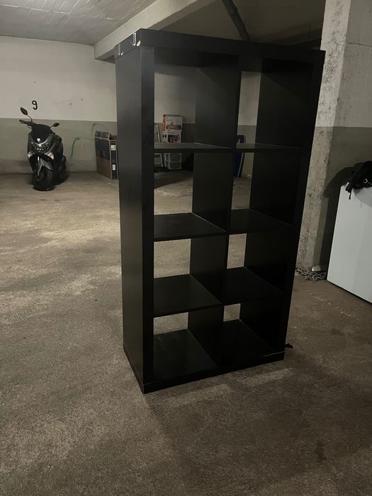 Móvel castanho em bom estado