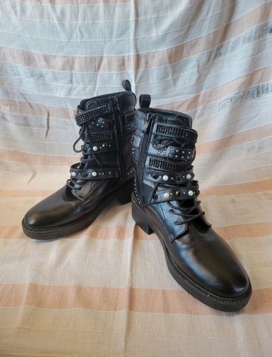 Botas pretas tamanho 39