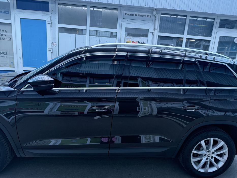 Вітровики / Ветровики / Дефлектори вікон з хромовою смужкою