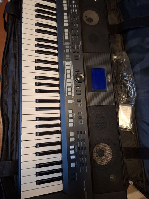 Yamaha PSR-S650 синтезатор / піаніно / фортепіано /