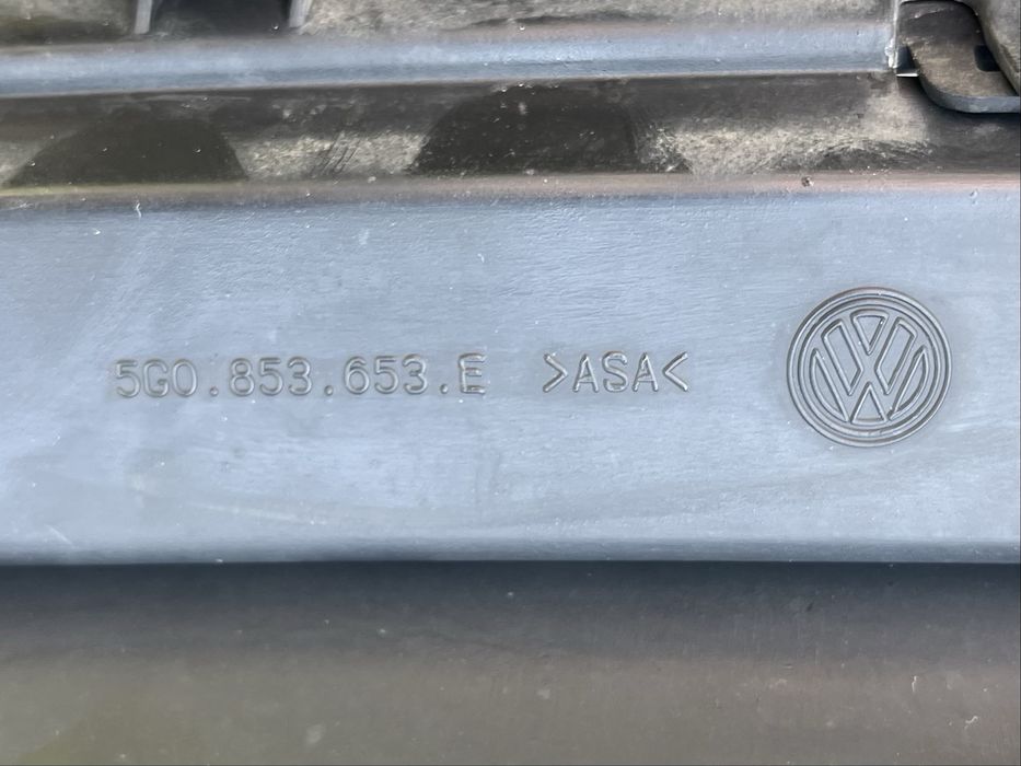 Golf 7 решітка радіатора