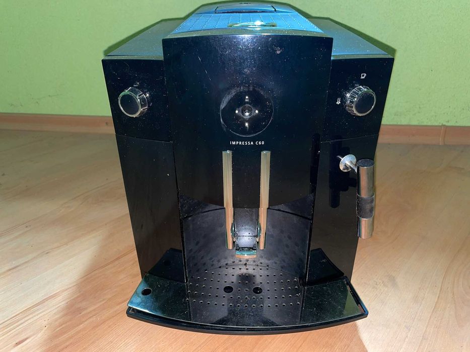 Кавомашина Jura Impressa C60
