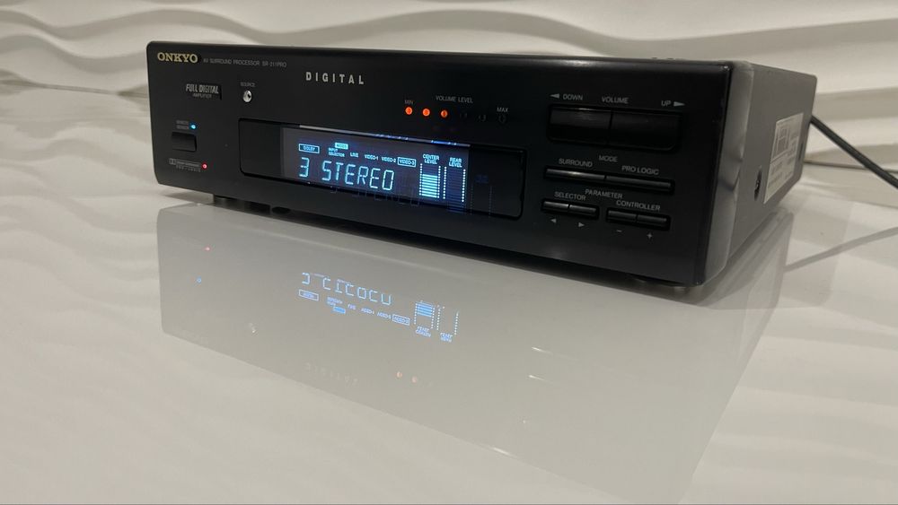Midi wieża/ ONKYO® Surround Processor model : SR 211 PRO