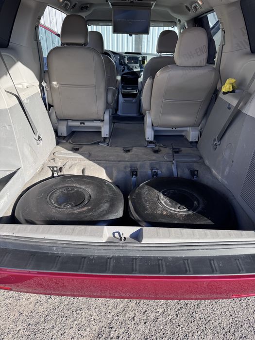 Toyota Sienna 2012 рік