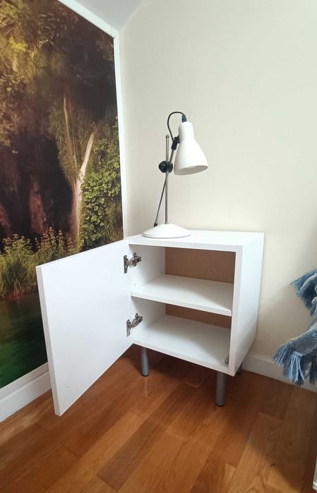 Mesa de cabeceira/ Móvel de apoio + Candeeiro