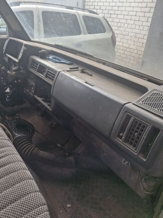 мазда е2200, е2000. кузов,ходовая,двигатель,четверть стёкла,электрика.