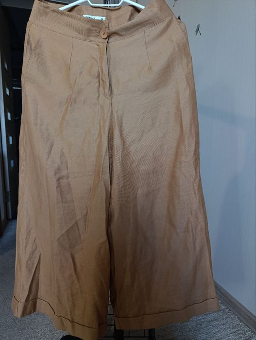 Костюм коричневого кольору