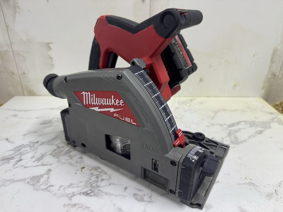 Zaglebiarka piła Milwaukee FPS55 18V 4.0Ah