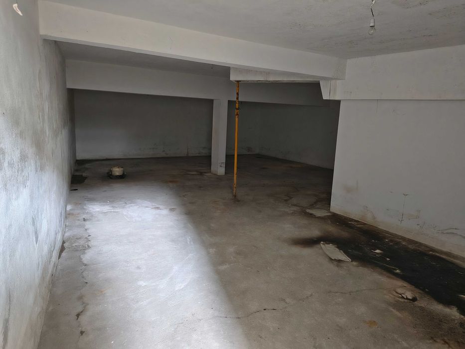 Loja com Arrecadação de Grandes Dimensões e Potencial de Conversão em Habitação | Marinha Grande