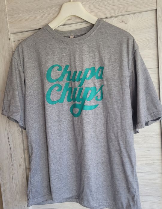 T-shirt z napisem Chupa Chups XL
*długość 65 cm
*pachy 57 cm

Polecam.