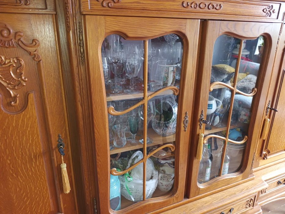 Sprzedam komodę w dwóch częściach.