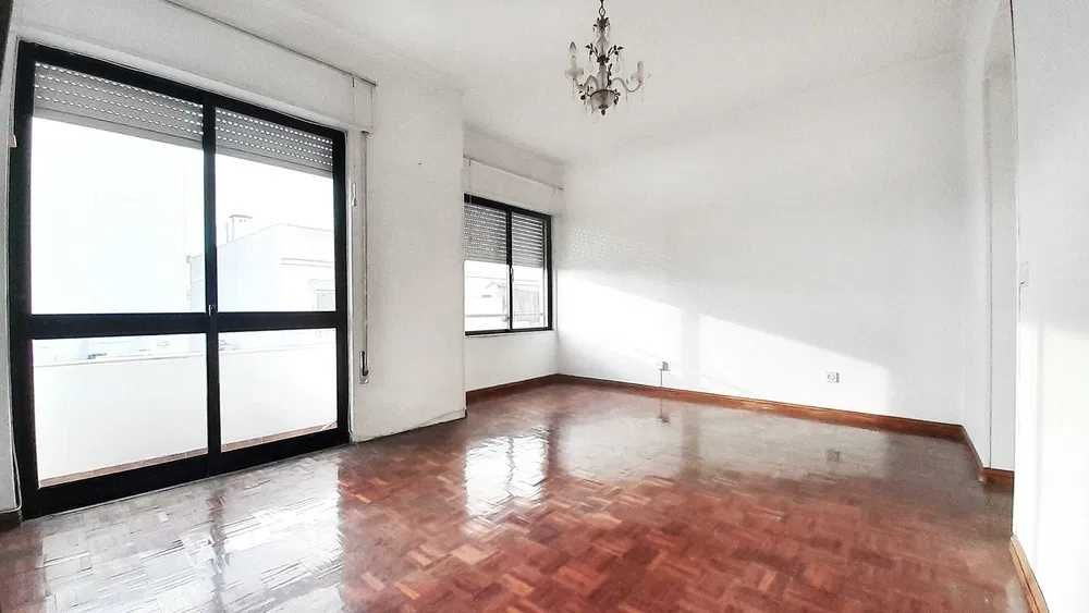 T3 Espaçoso com Elevado Potencial no Coração de Loulé